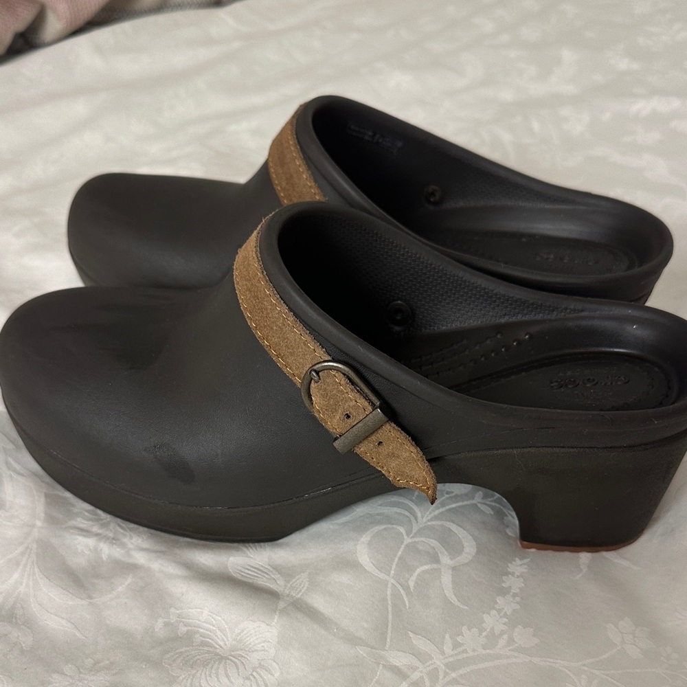 Women's Crocs Clogs brown and tan sz9